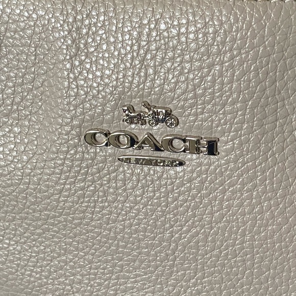 Coach Large Crossbody Like NEW! - Picture 2 of 11